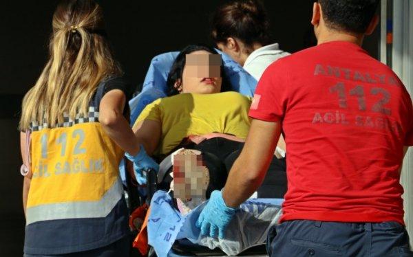 Annesine küfretti diye bıçakladı