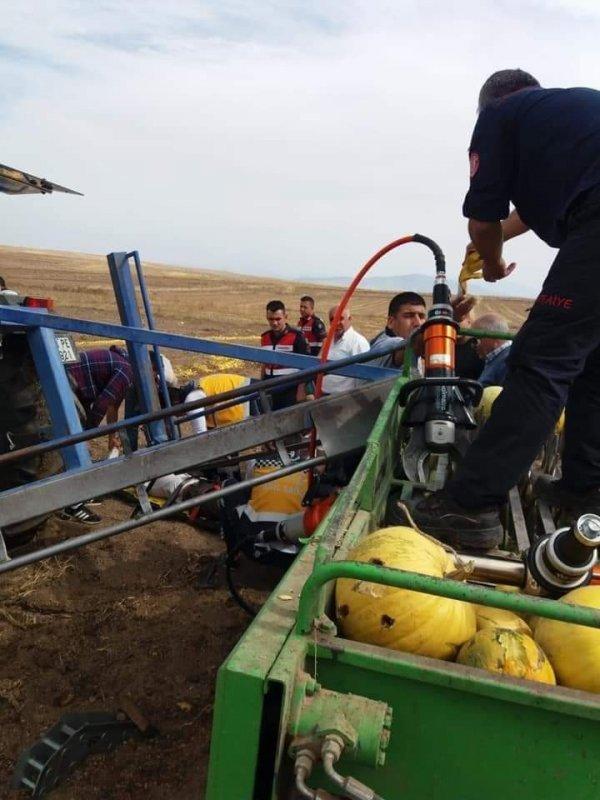 Kabak makinesine ayağı sıkışan çiftçi kurtarıldı
