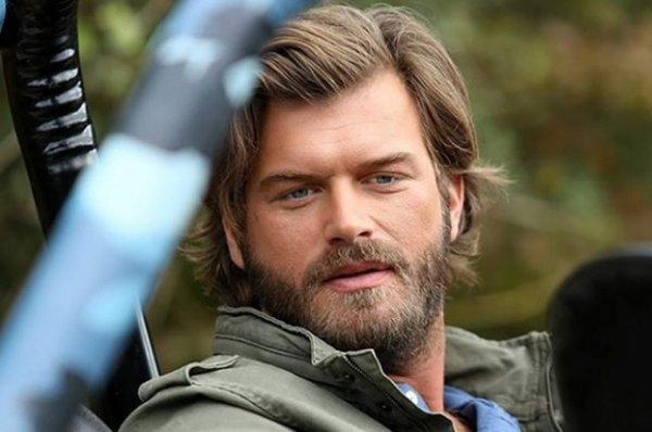 Kıvanç Tatlıtuğ'un abisiyle arası açıldı