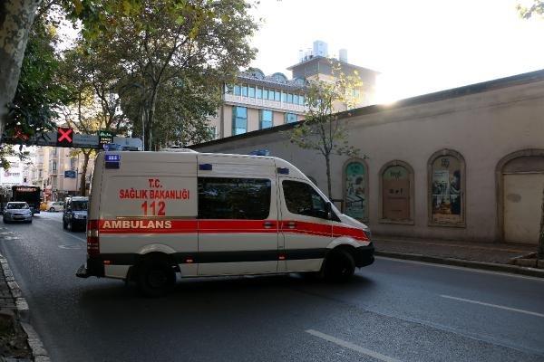 Kaldırımda yürürken üzerine beton boru parçası düştü
