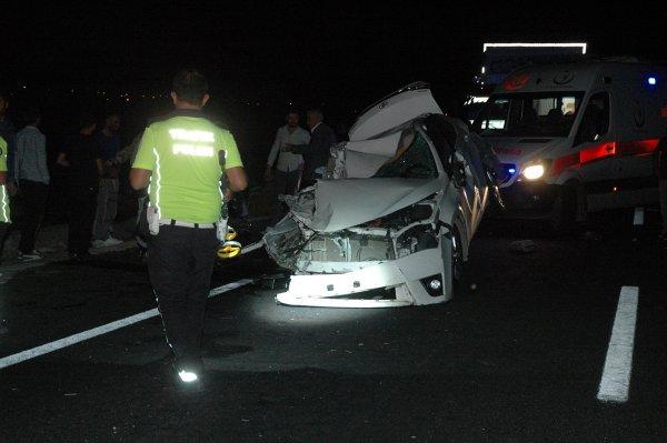 Diyarbakır'da üç araç birbirine girdi: 2 ölü, 4 yaralı