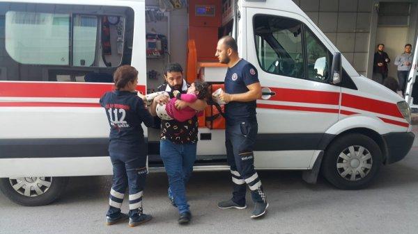 Minik Havvanur yapıştırıcıyı gözüne sürdü