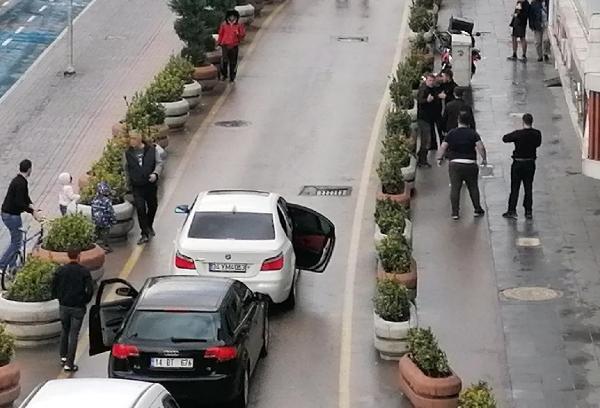 Çocuklarının gözü önünde dayak atıp, serbest kaldılar