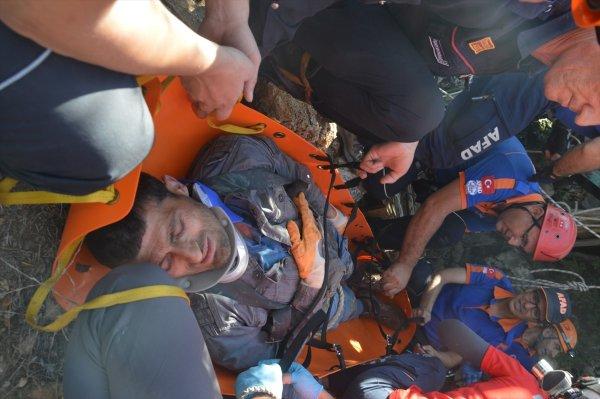 Definecilerin açtığı kuyuya düştü