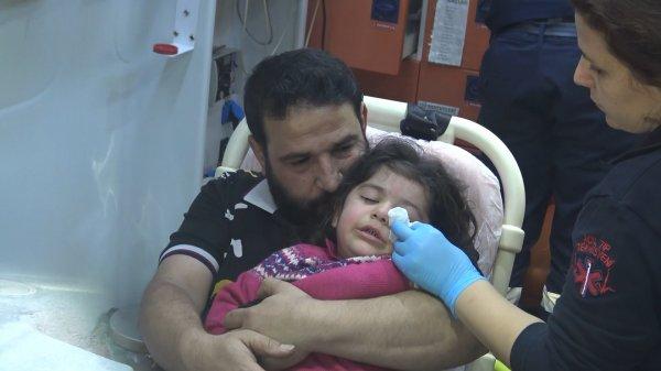 Minik Havvanur yapıştırıcıyı gözüne sürdü