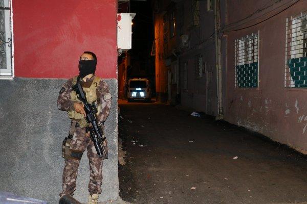 Adana merkezli 5 ilde şafak operasyonu