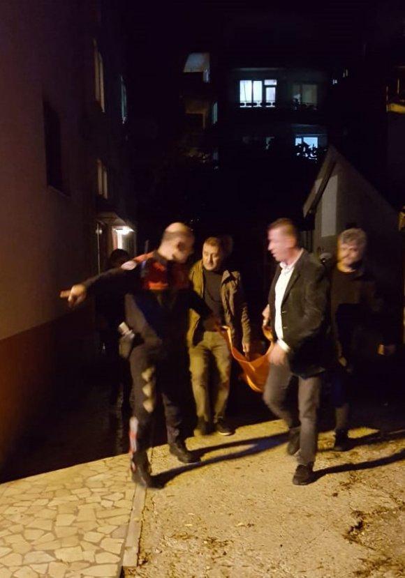 İntihar etmek isteyen kadını polis ayaklarından yakaladı