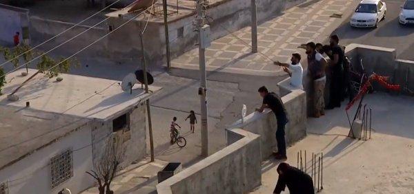 Urfalılar Barış Pınarı Harekatı'nı çatıdan izledi