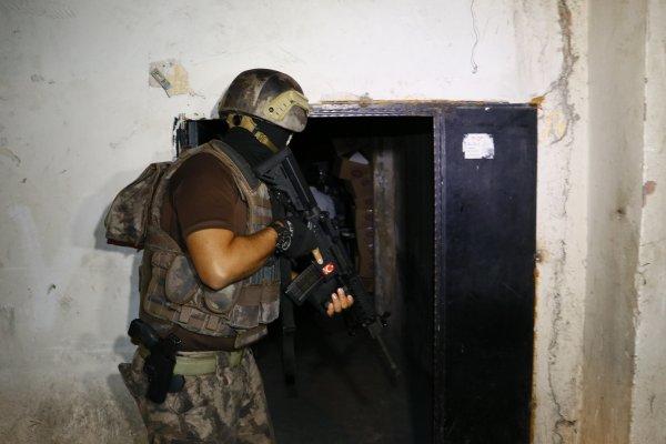 Adana merkezli 5 ilde şafak operasyonu