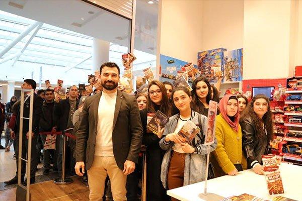 Azerbaycan’ın Bestseller yazarı Rövşen Abdullaoğlu’nun kitabı Türkiye’de