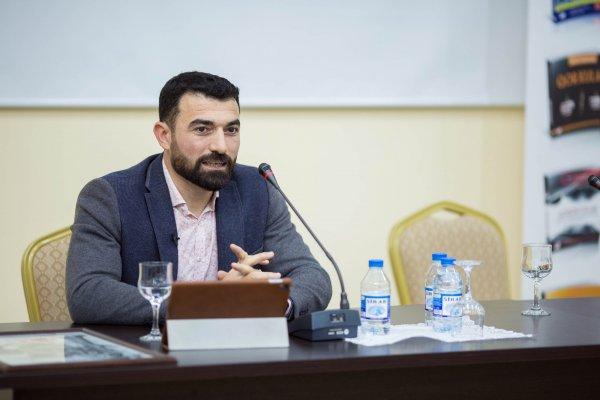 Azerbaycan’ın Bestseller yazarı Rövşen Abdullaoğlu’nun kitabı Türkiye’de