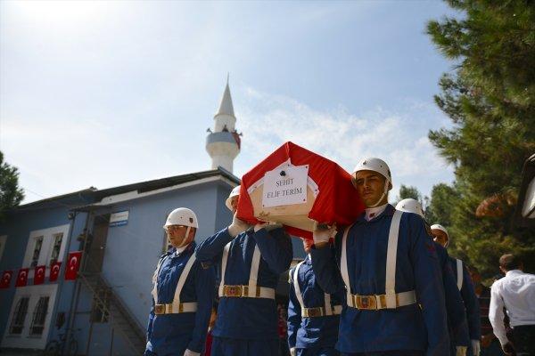 PKK'nın şehit ettiği 11 yaşındaki Elif'e veda