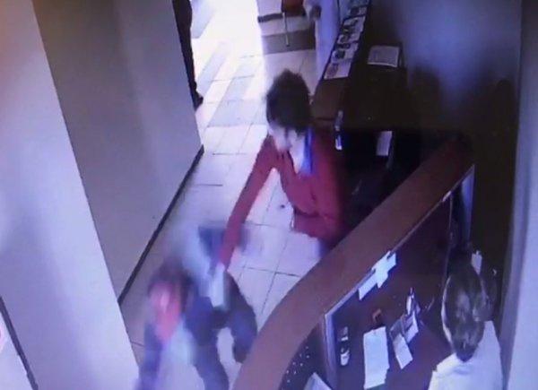 Sağlık merkezinde personel ve hasta yakınına saldırı