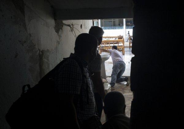 Gazetecilerin kaldığı otelin yanına havan atıldı