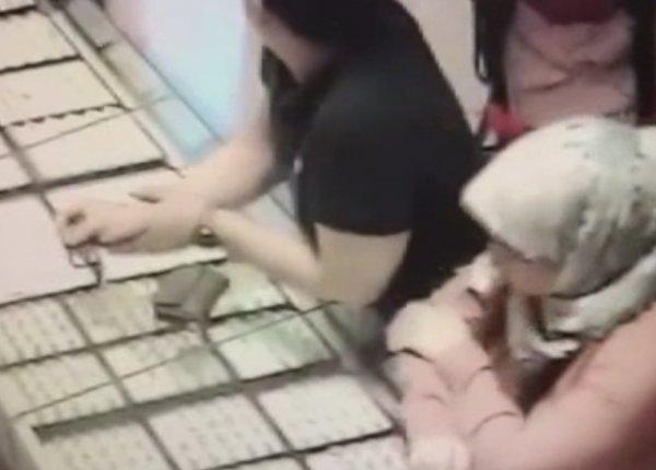 Esenyurt'ta kuyumcu hırsızlığı kamerada