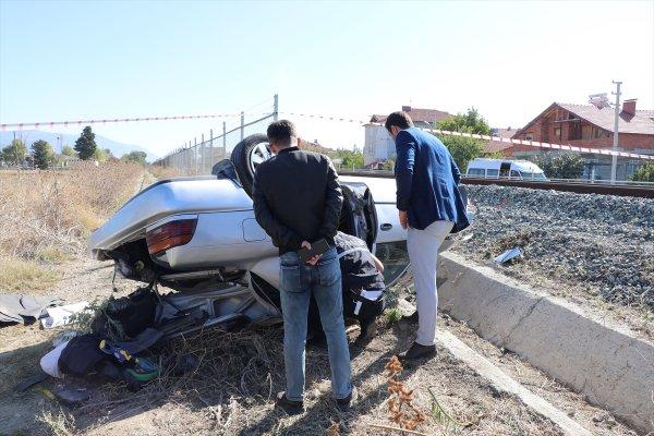 Denizli'de hemzemin geçitte kaza: 2 ölü, 1 yaralı