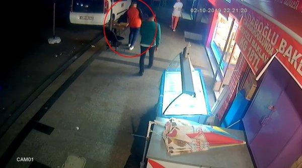 Müşteriye her baktığında hırsızlık oluyor