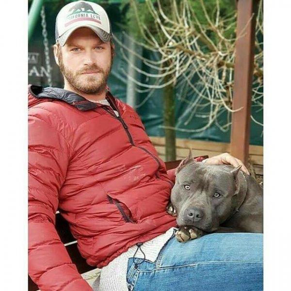 Kıvanç Tatlıtuğ köpeği Mars'ı Amerika'ya götürecek