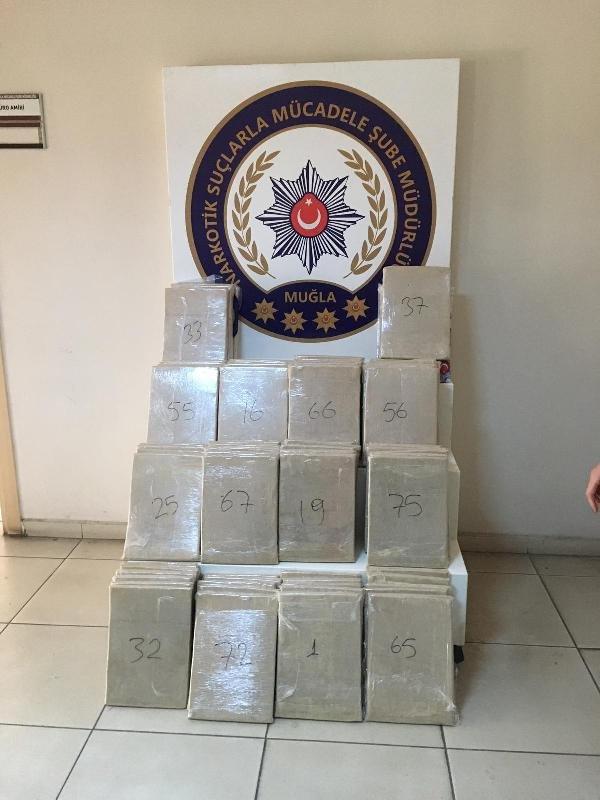 Arı kovanları içinde preslenmiş 152 kg eroin bulundu