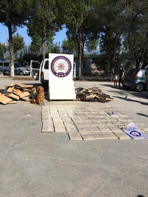 Arı kovanları içinde preslenmiş 152 kg eroin bulundu