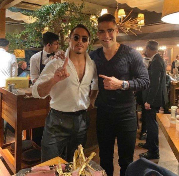 Falcao ailesiyle birlikte Nusret'e gitti