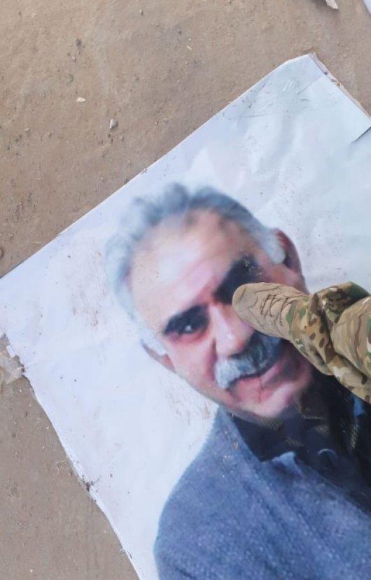 Öcalan posterleri ayaklar altında