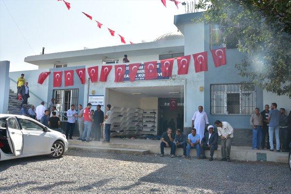 Elif Terim'in ailesinin evi Türk bayraklarıyla donatıldı