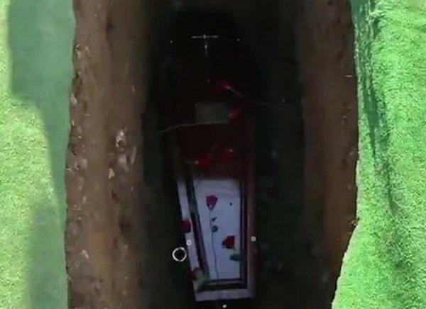 İrlanda'da ilginç cenaze töreni