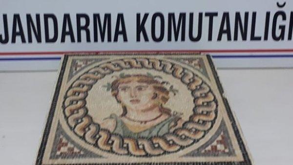 Bursa'da 2 bin yıllık mozaik tablo ele geçirildi