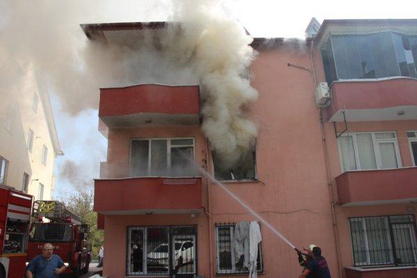 Cinnet getiren baba evi yaktı, kızıyla birlikte öldü