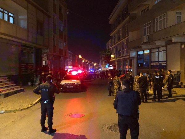Avcılar'da silahlı kavgada 3 kişi ağır yaralandı