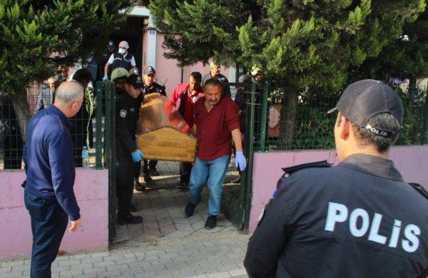 Cinnet getiren baba evi yaktı, kızıyla birlikte öldü