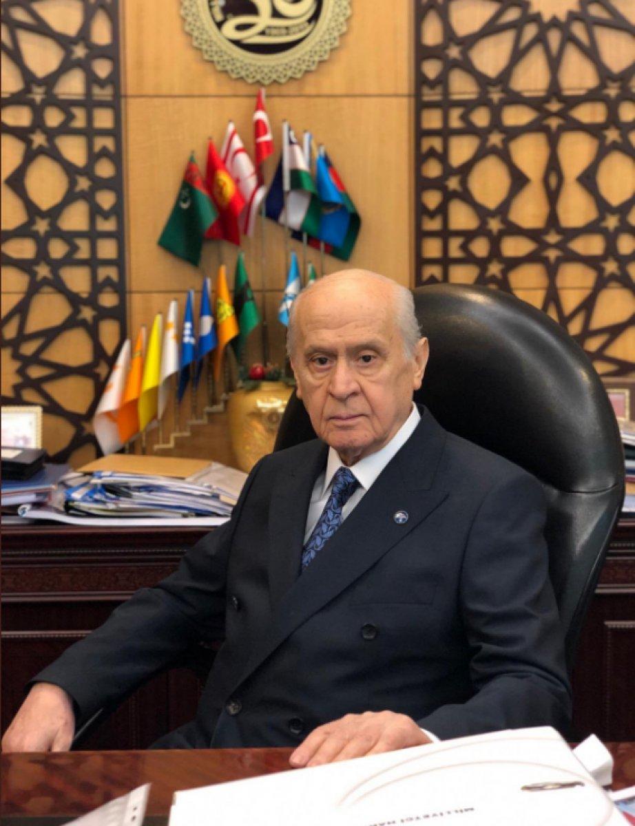 Devlet Bahçeli sakallarını kesti