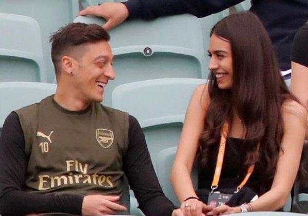 Amine Gülşe'den duygusal paylaşım