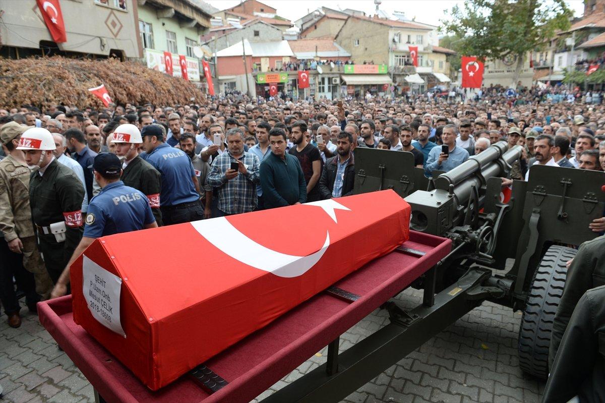 Münbiç şehidine Kürtçe ağıtlarla veda