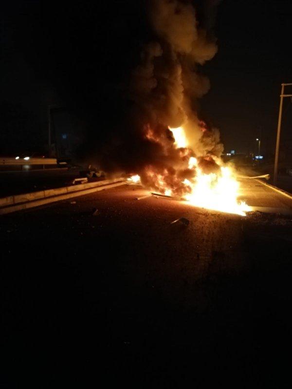 Kocaeli'de kaza yapan tır alev aldı