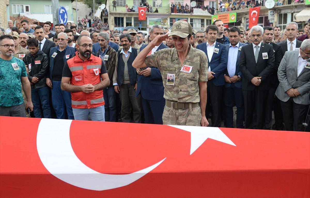 Münbiç şehidine Kürtçe ağıtlarla veda