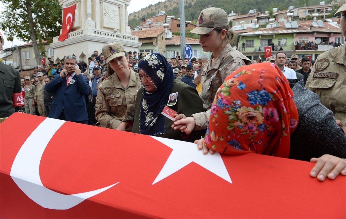 Münbiç şehidine Kürtçe ağıtlarla veda