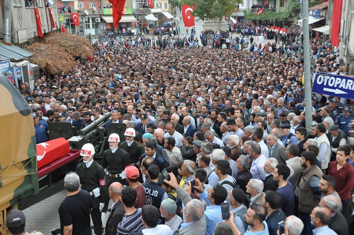 Münbiç şehidine Kürtçe ağıtlarla veda