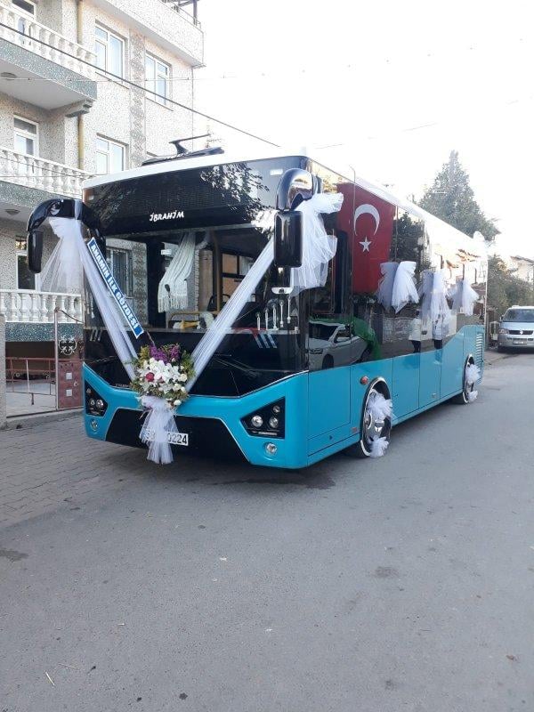 Sivaslı çift halk otobüsünde tanışıp evlendi