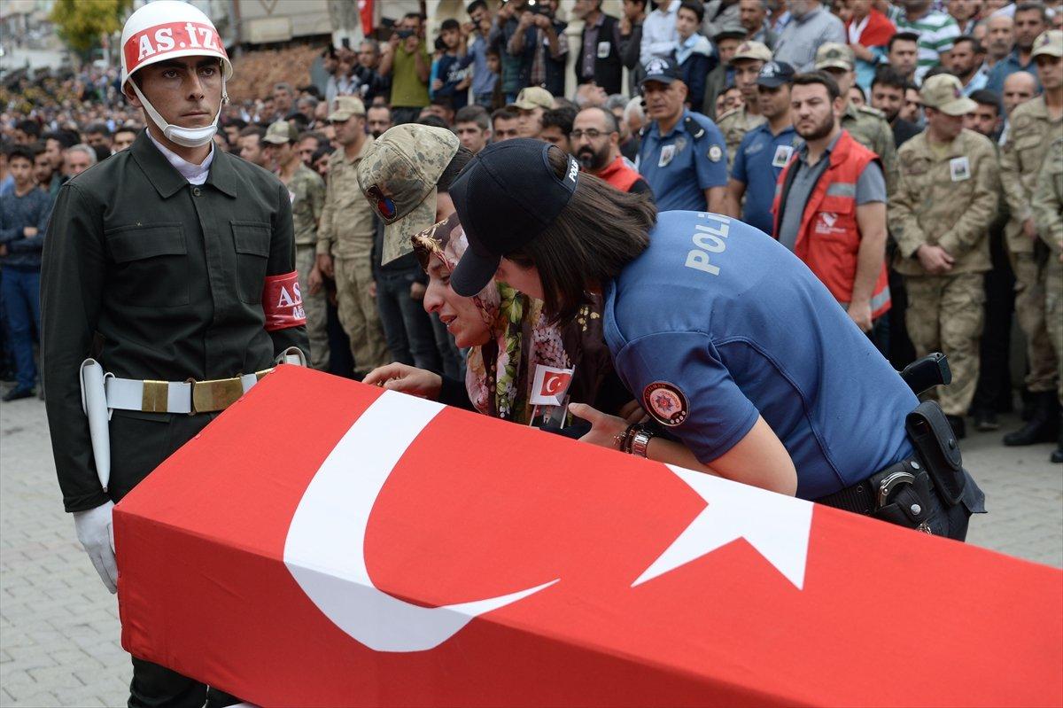 Münbiç şehidine Kürtçe ağıtlarla veda