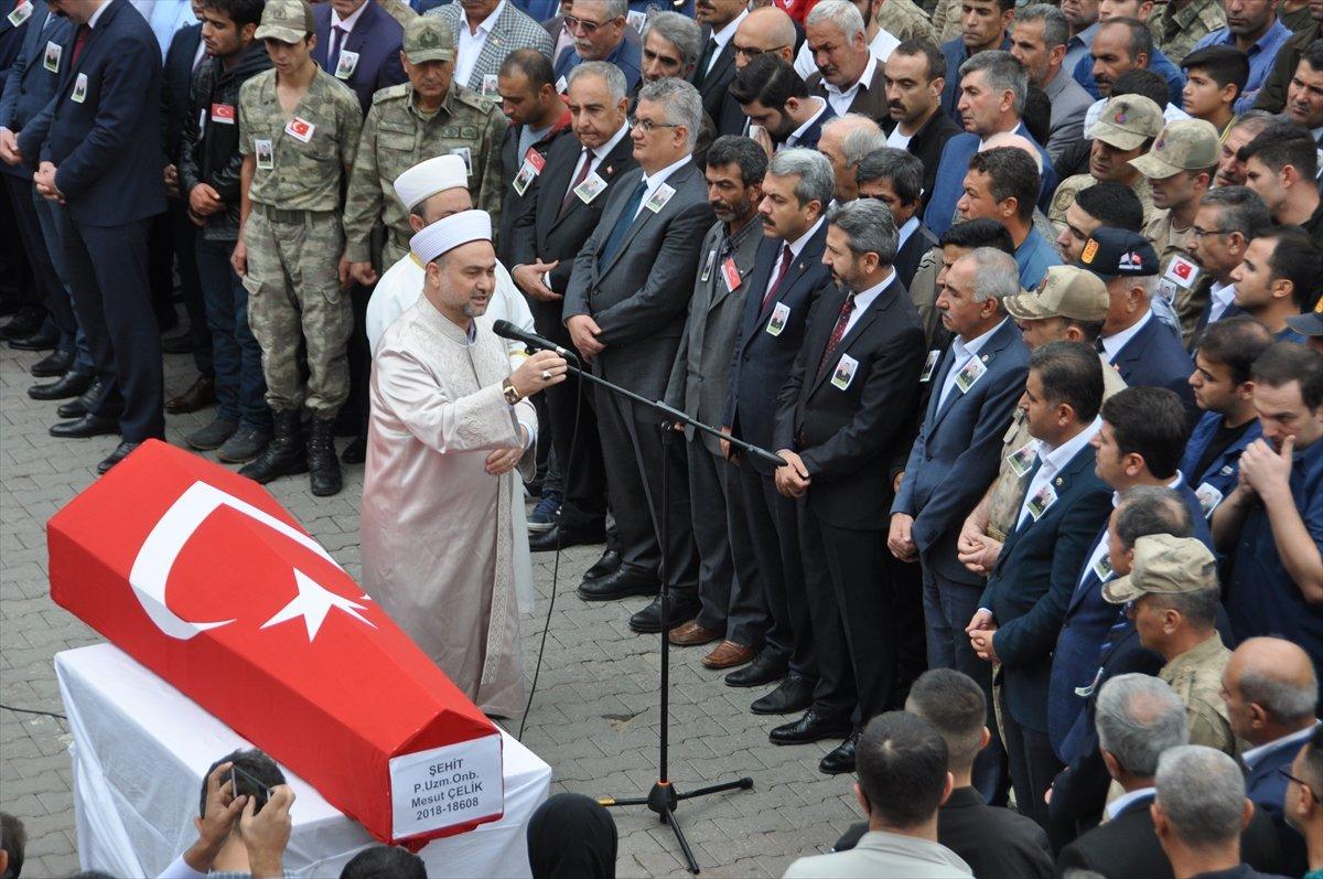 Münbiç şehidine Kürtçe ağıtlarla veda