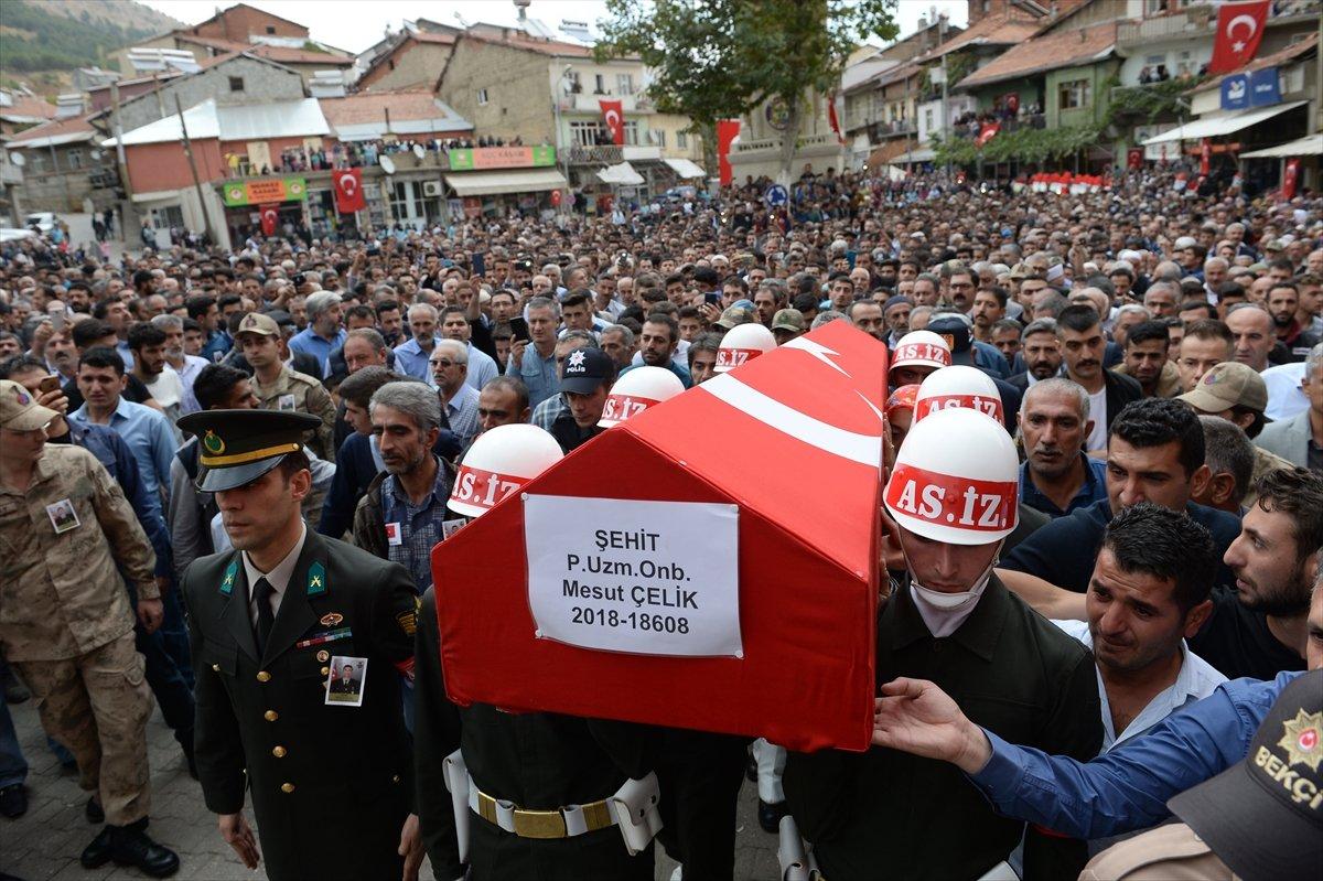 Münbiç şehidine Kürtçe ağıtlarla veda