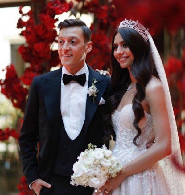 Amine Gülşe'den duygusal paylaşım