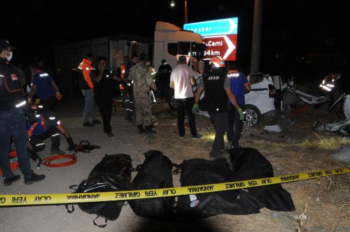 Tunceli'de tır ile çarpışan araçtaki 4 kişi öldü