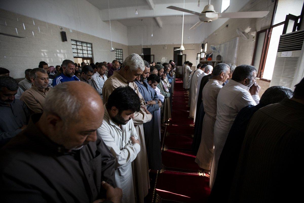 Tel Abyad'da cuma namazı