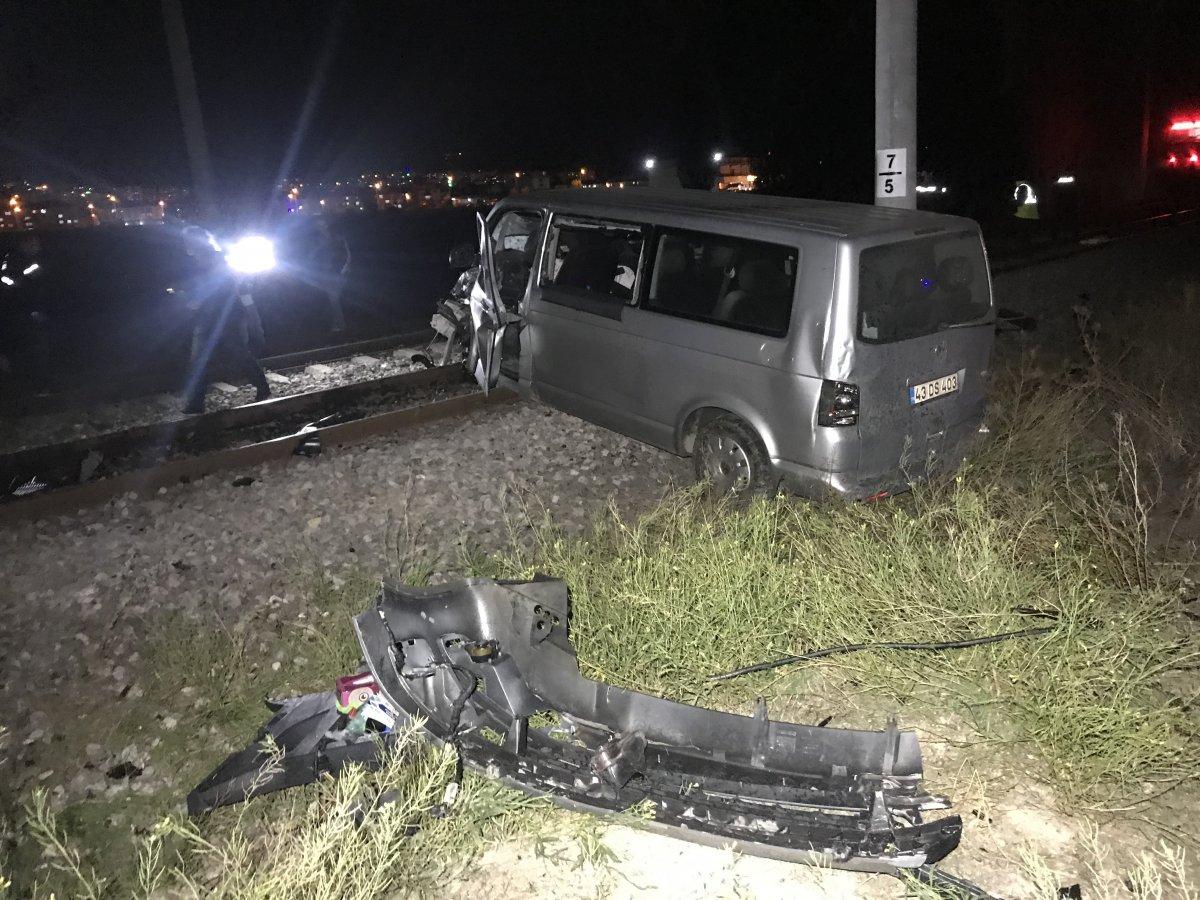 Kütahya'da raybüs, minibüse çarptı