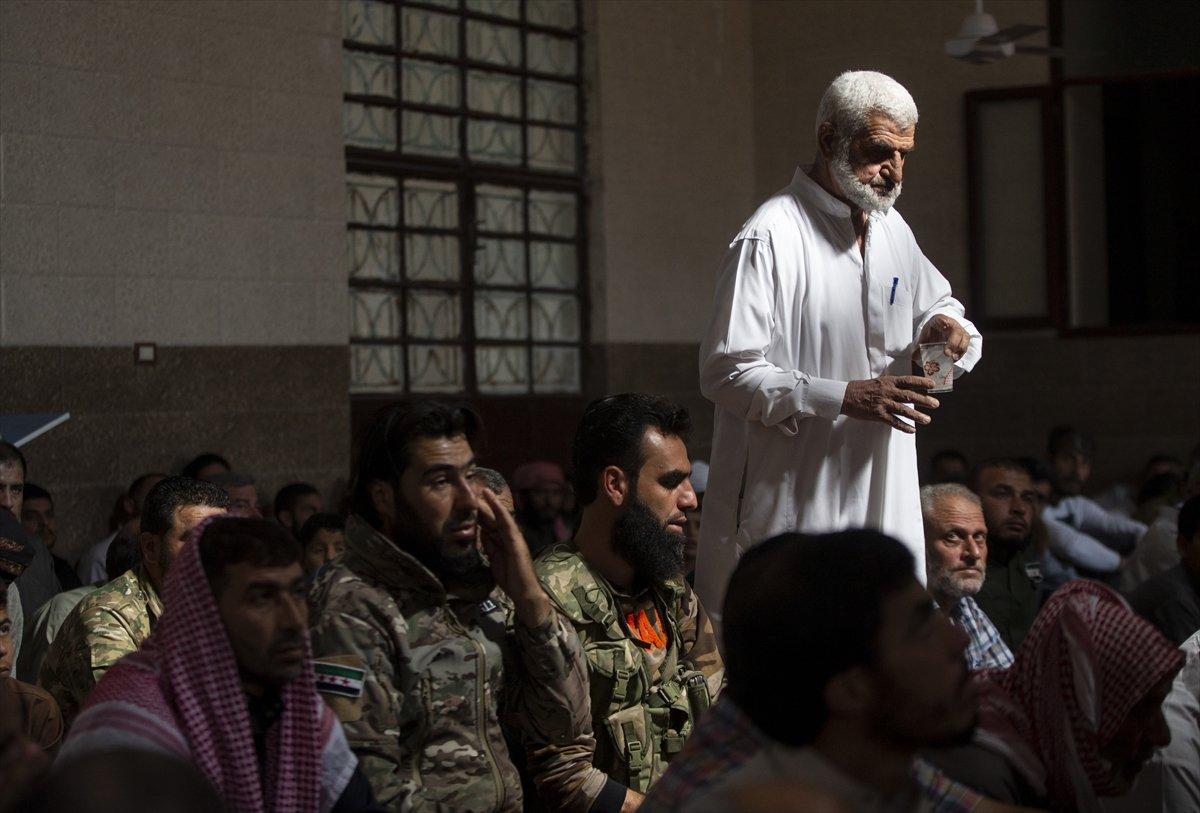 Tel Abyad'da cuma namazı