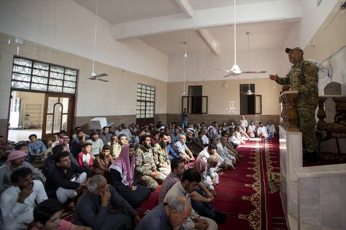 Tel Abyad'da cuma namazı