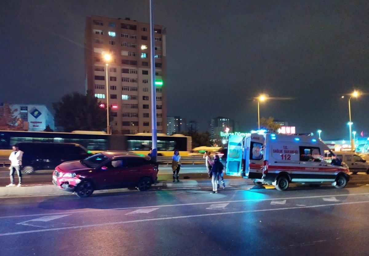 Avcılar'da E-5'teki kaza trafiği kilitledi